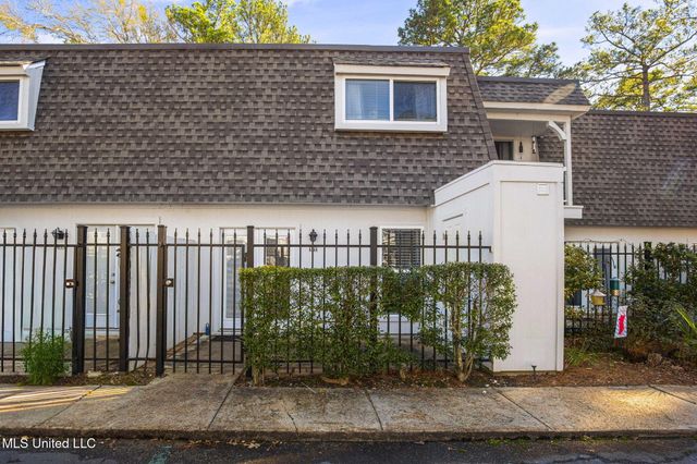 550 Post Road, 121, Ridgeland, MS 39157