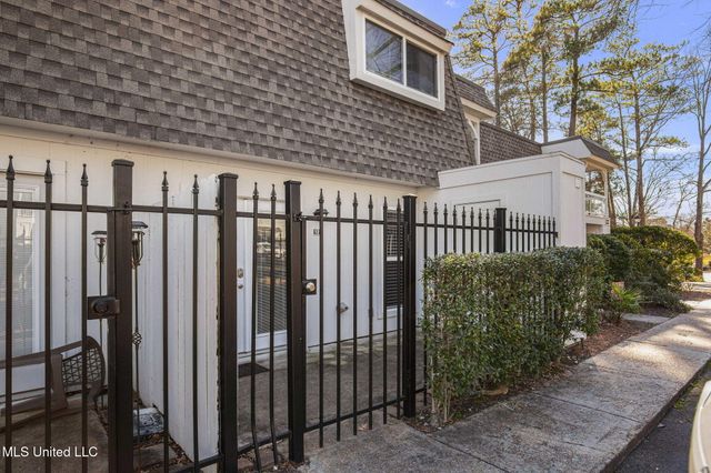 550 Post Road, 121, Ridgeland, MS 39157