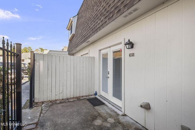 550 Post Road, 121, Ridgeland, MS 39157