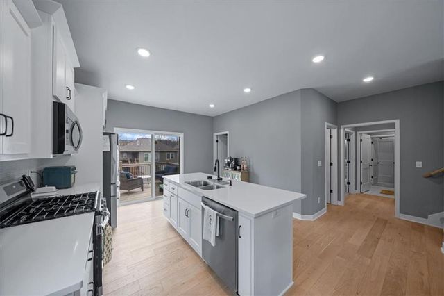 16083 Ryan Circle, Parkville, MO 64152