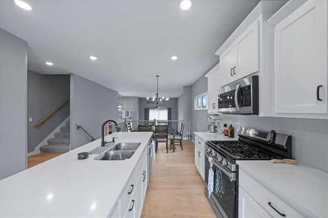 16083 Ryan Circle, Parkville, MO 64152