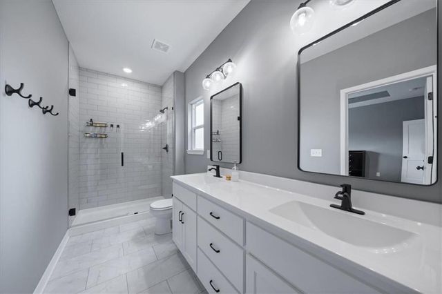 16083 Ryan Circle, Parkville, MO 64152