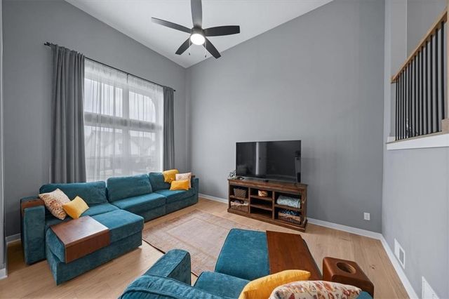 16083 Ryan Circle, Parkville, MO 64152