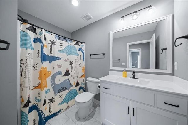 16083 Ryan Circle, Parkville, MO 64152