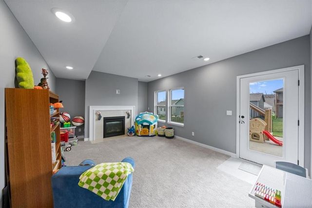 16083 Ryan Circle, Parkville, MO 64152
