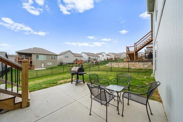 16083 Ryan Circle, Parkville, MO 64152