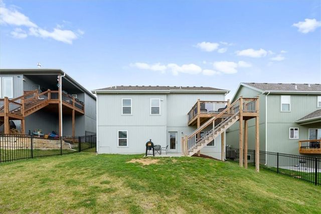16083 Ryan Circle, Parkville, MO 64152