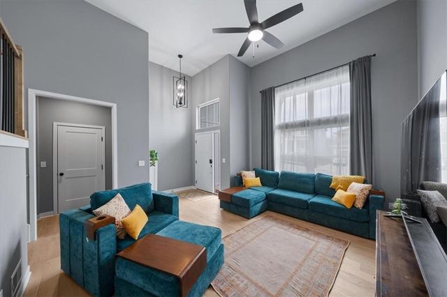 16083 Ryan Circle, Parkville, MO 64152