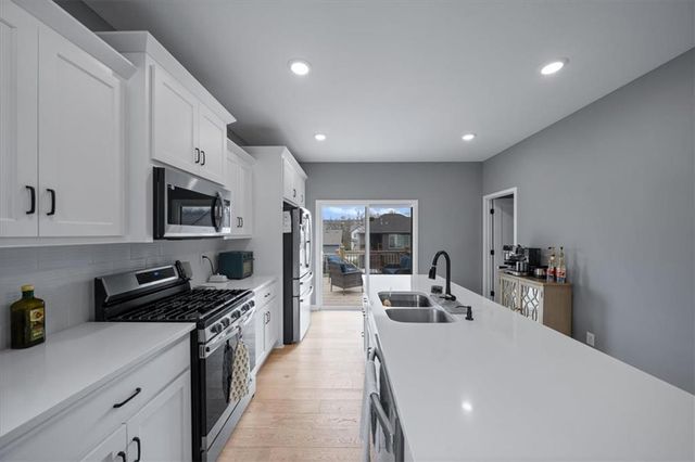 16083 Ryan Circle, Parkville, MO 64152