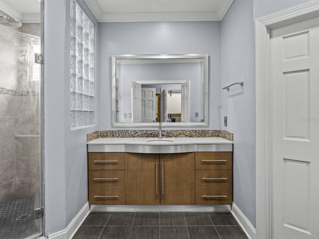 Image 39 of property listing at 9744 COVENT GARDEN DRIVE, Orlando, FL 32827