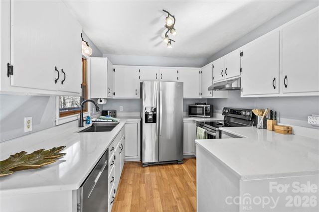 52 Treanors Place, Maggie Valley, NC 28751