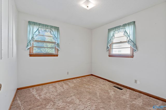 4300 Clayrest Drive NW, Huntsville, AL 35816