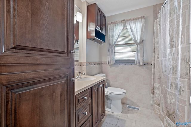 4300 Clayrest Drive NW, Huntsville, AL 35816