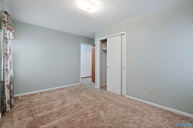 4300 Clayrest Drive NW, Huntsville, AL 35816