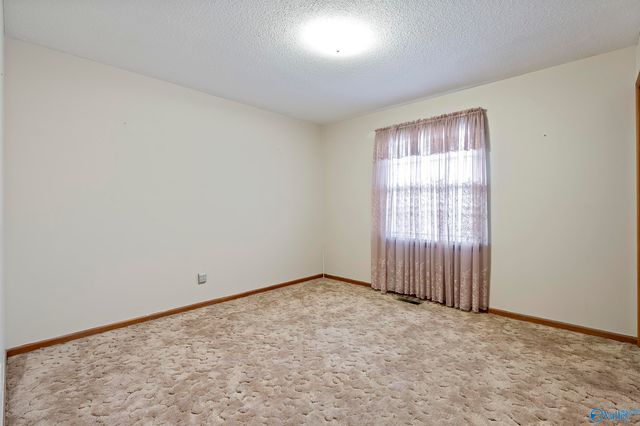 4300 Clayrest Drive NW, Huntsville, AL 35816