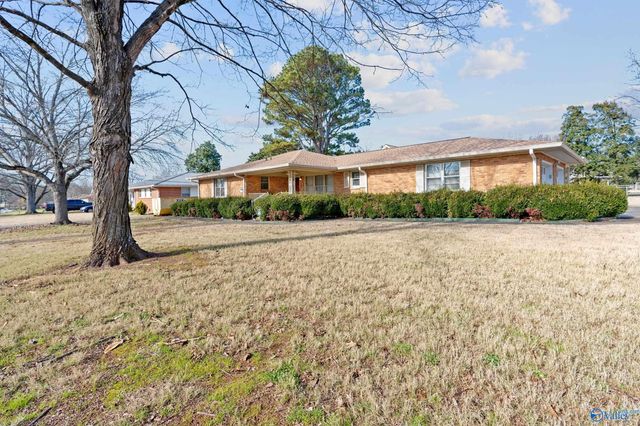 4300 Clayrest Drive NW, Huntsville, AL 35816