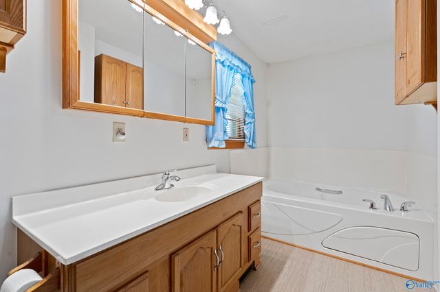 4300 Clayrest Drive NW, Huntsville, AL 35816