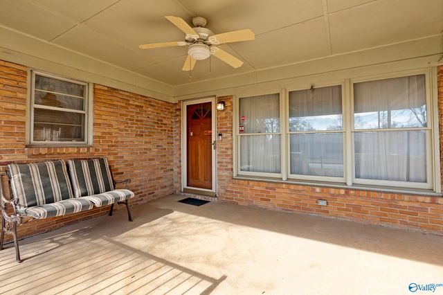 4300 Clayrest Drive NW, Huntsville, AL 35816