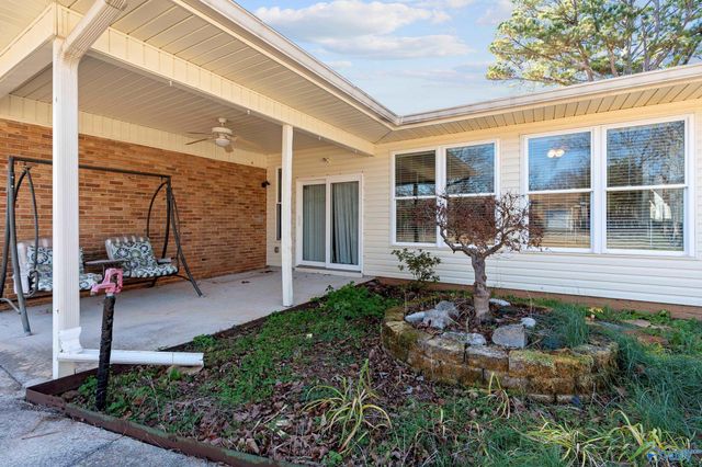 4300 Clayrest Drive NW, Huntsville, AL 35816