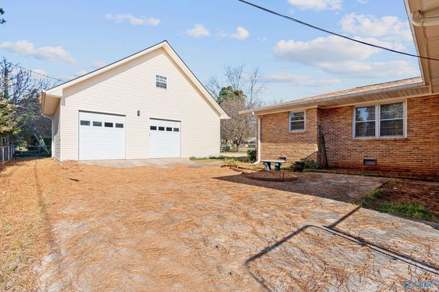 4300 Clayrest Drive NW, Huntsville, AL 35816