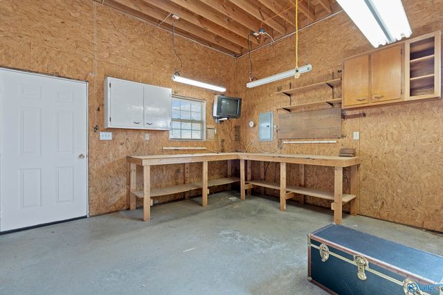 4300 Clayrest Drive NW, Huntsville, AL 35816