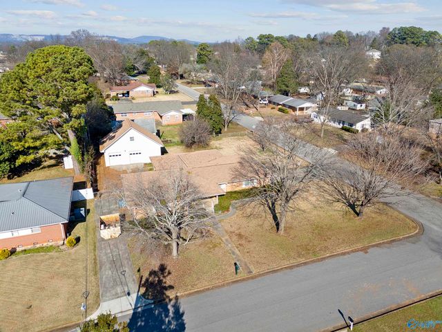 4300 Clayrest Drive NW, Huntsville, AL 35816