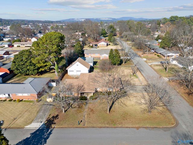 4300 Clayrest Drive NW, Huntsville, AL 35816