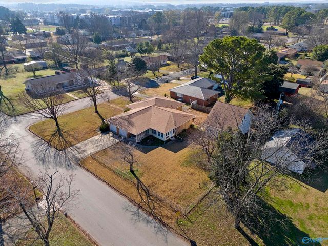 4300 Clayrest Drive NW, Huntsville, AL 35816