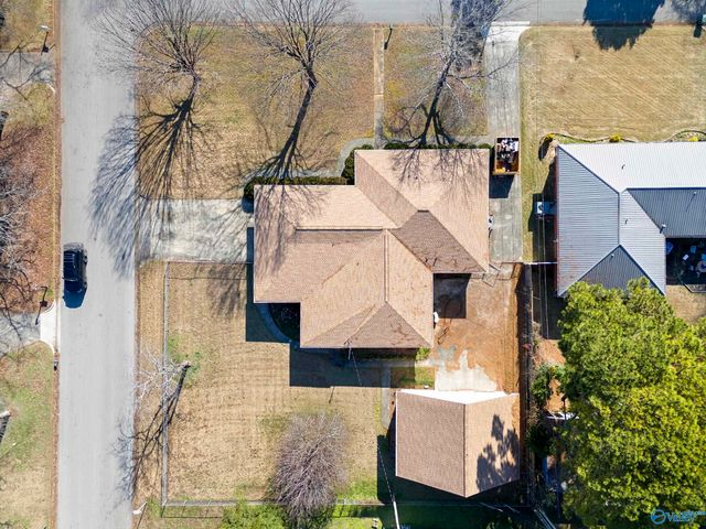 4300 Clayrest Drive NW, Huntsville, AL 35816