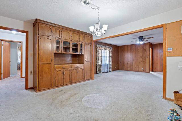 4300 Clayrest Drive NW, Huntsville, AL 35816