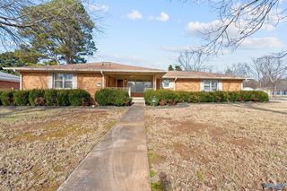 4300 Clayrest Drive NW, Huntsville, AL 35816