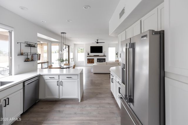 6735 E GELDING Drive, Scottsdale, AZ 85254