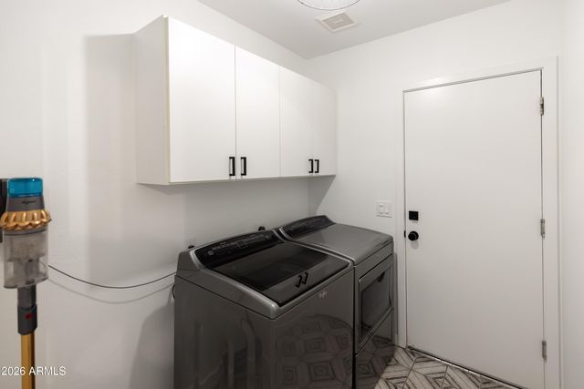 6735 E GELDING Drive, Scottsdale, AZ 85254