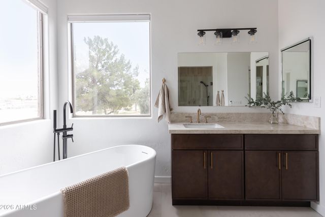 6735 E GELDING Drive, Scottsdale, AZ 85254