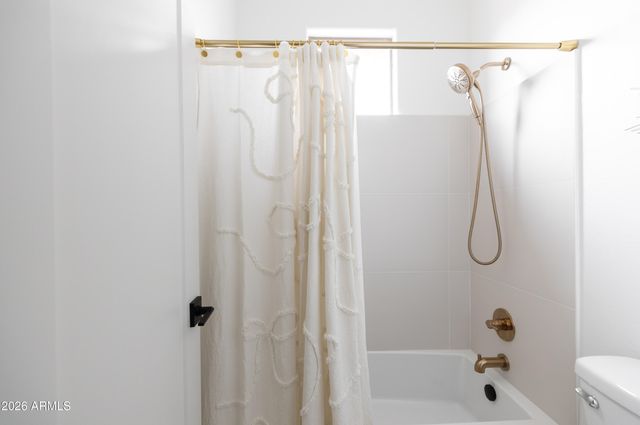 6735 E GELDING Drive, Scottsdale, AZ 85254