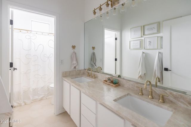 6735 E GELDING Drive, Scottsdale, AZ 85254