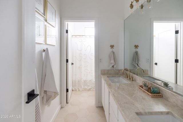 6735 E GELDING Drive, Scottsdale, AZ 85254