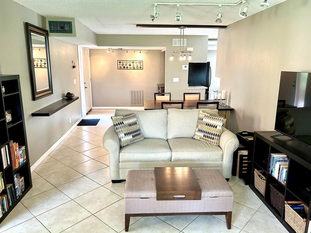 11231 Green Lake Drive 104, Boynton Beach, FL 33437