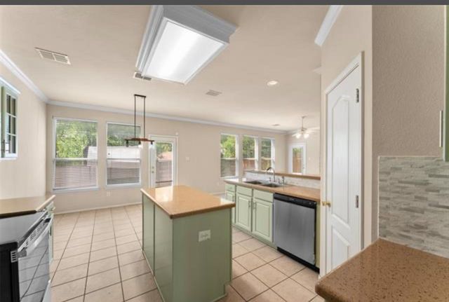 1801 Sharpsbury Drive, Euless, TX 76040