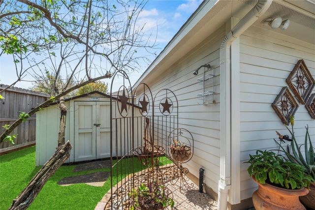 17411 Pinecreek Hollow Lane, Houston, TX 77095