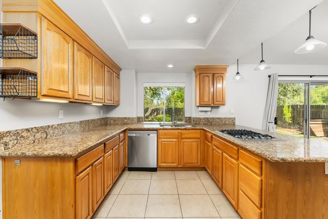 340 N Lexington Dr, Folsom, CA 95630