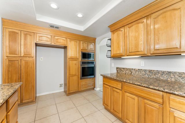 340 N Lexington Dr, Folsom, CA 95630