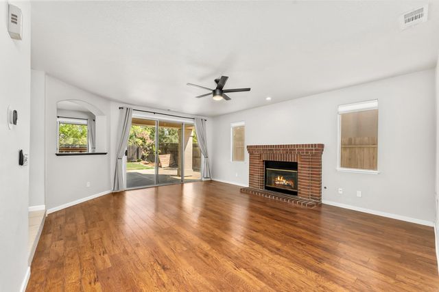 340 N Lexington Dr, Folsom, CA 95630