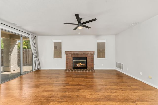 340 N Lexington Dr, Folsom, CA 95630