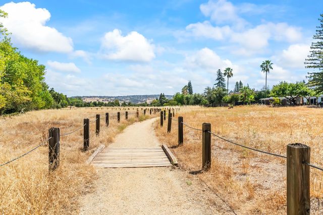 340 N Lexington Dr, Folsom, CA 95630