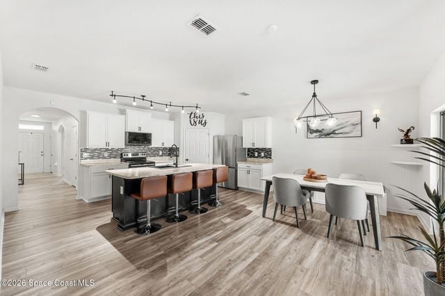 202 Alamere Drive SW, Palm Bay, FL 32908