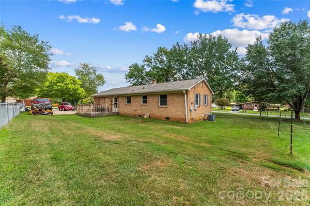 315 Windwood Drive, Bessemer City, NC 28016