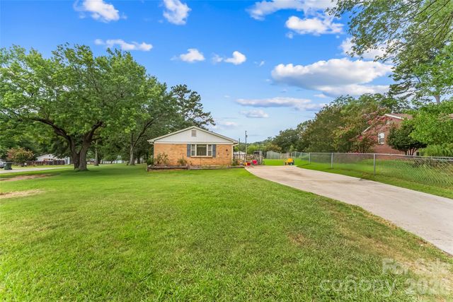 315 Windwood Drive, Bessemer City, NC 28016