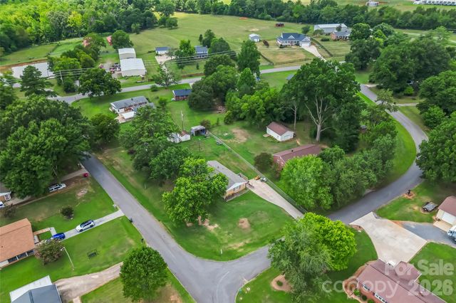 315 Windwood Drive, Bessemer City, NC 28016