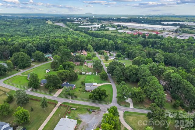 315 Windwood Drive, Bessemer City, NC 28016